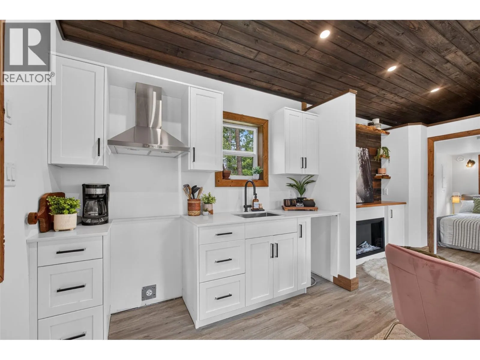 5533 33 Highway Unit# 3