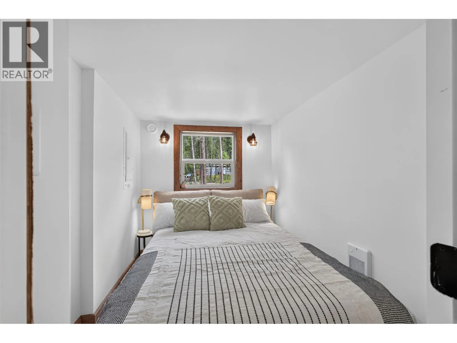 5533 33 Highway Unit# 3
