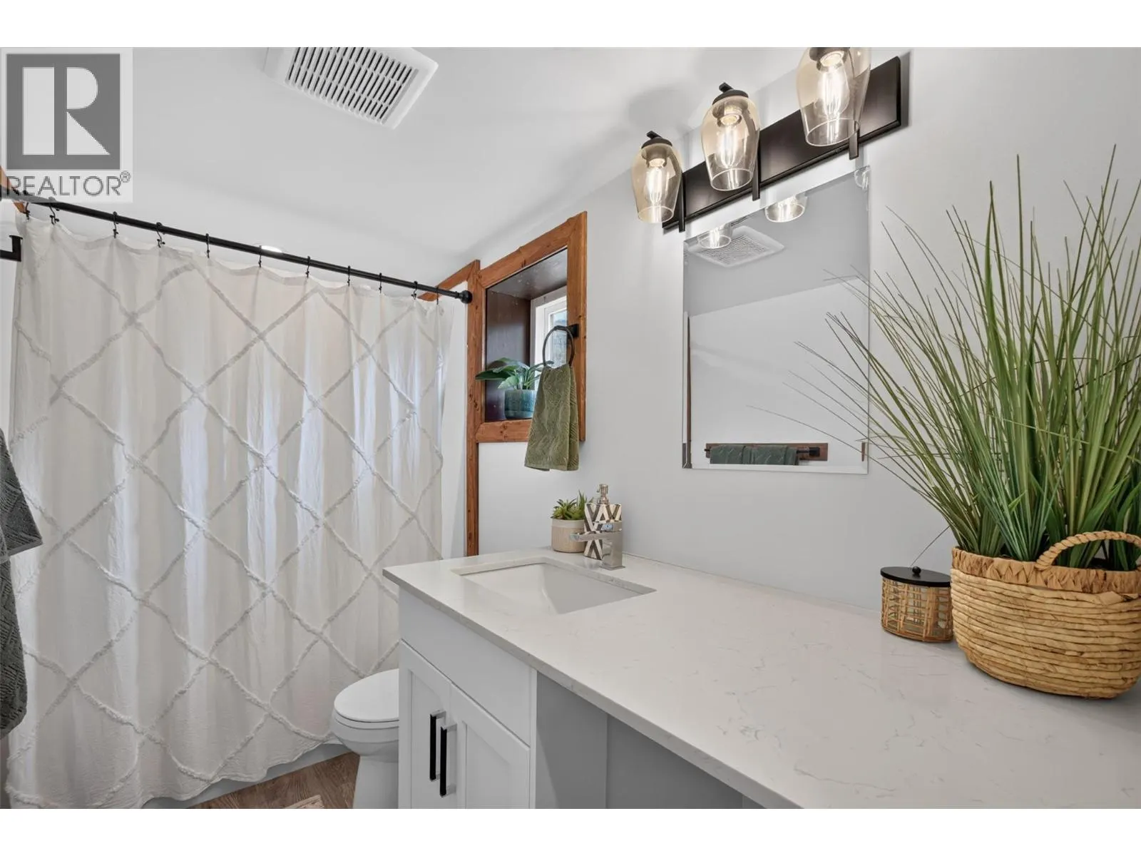 5533 33 Highway Unit# 3