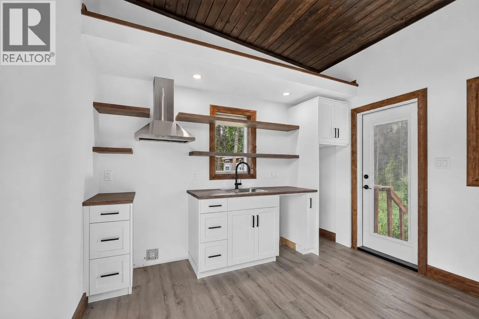 5533 33 Highway Unit# 1