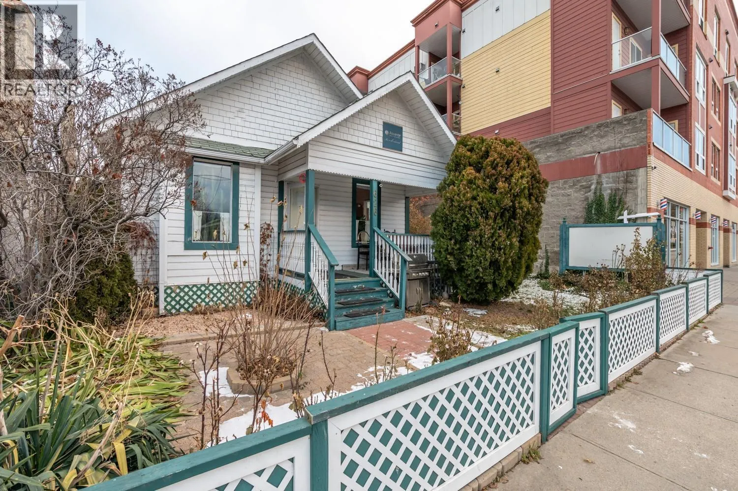 626 MARTIN Street