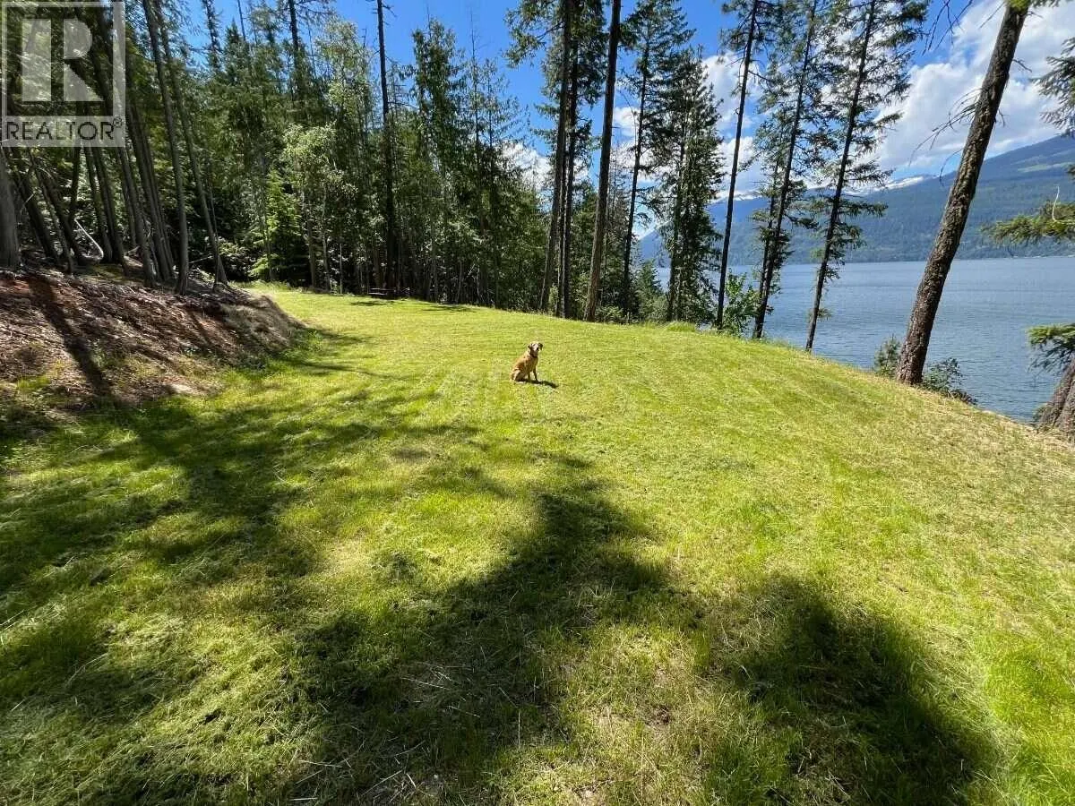 1087 Riondel Road