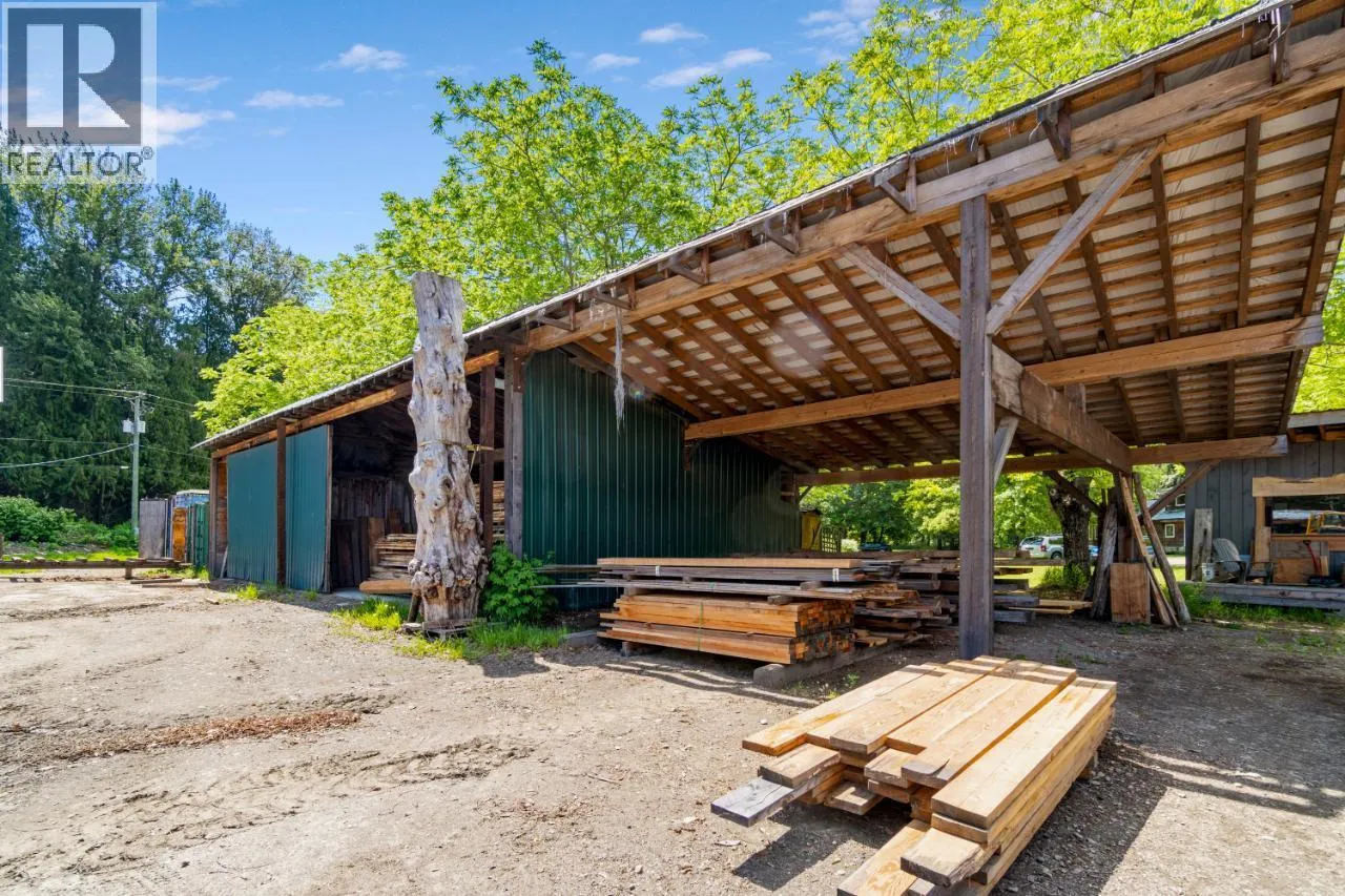 209 LARDEAU RIVER Road
