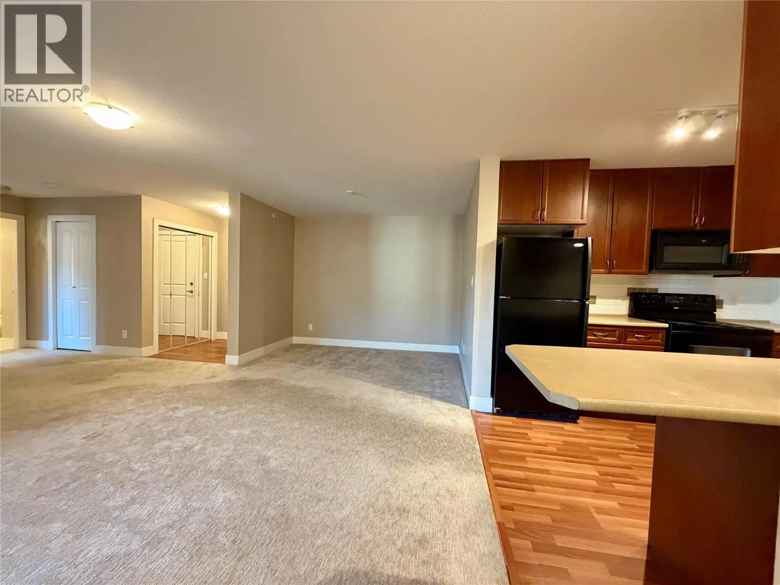 246 Hastings Avenue Unit# 402