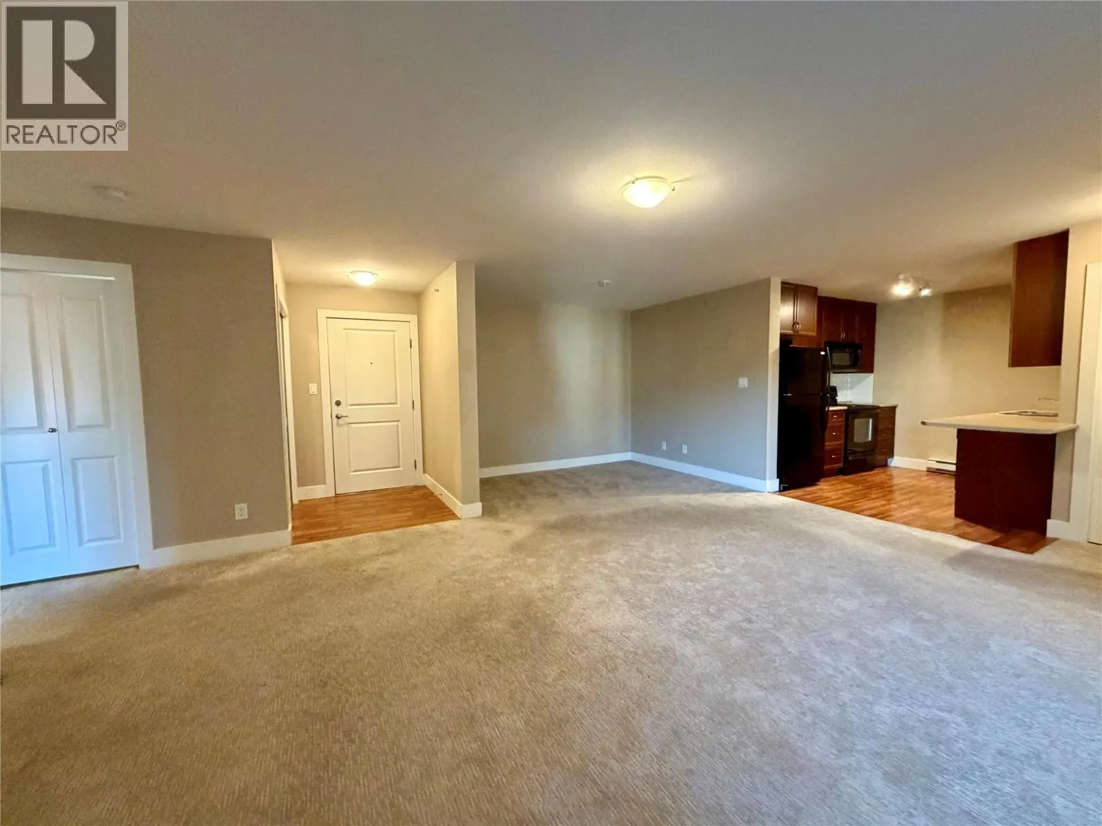 246 Hastings Avenue Unit# 402