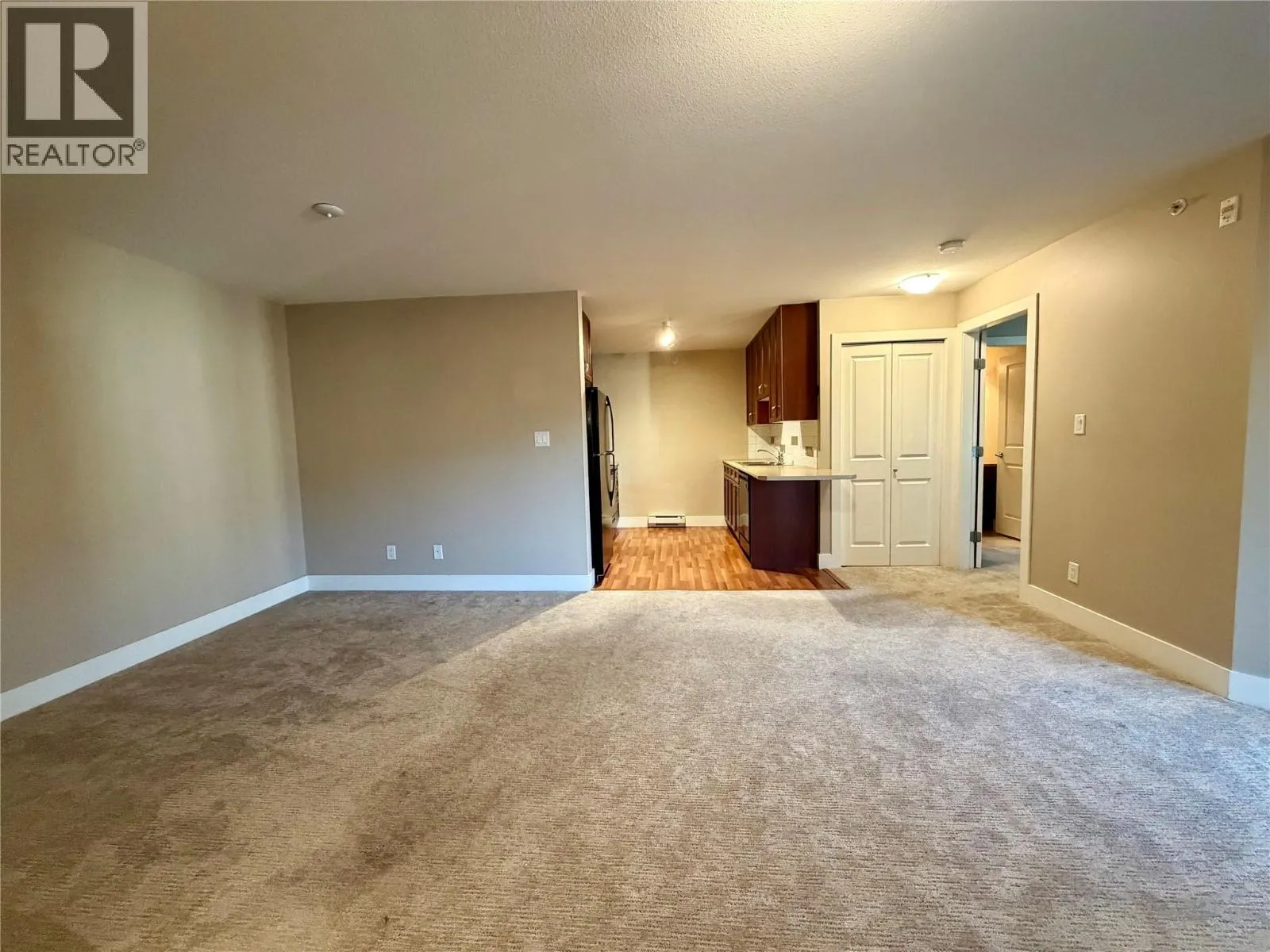 246 Hastings Avenue Unit# 402