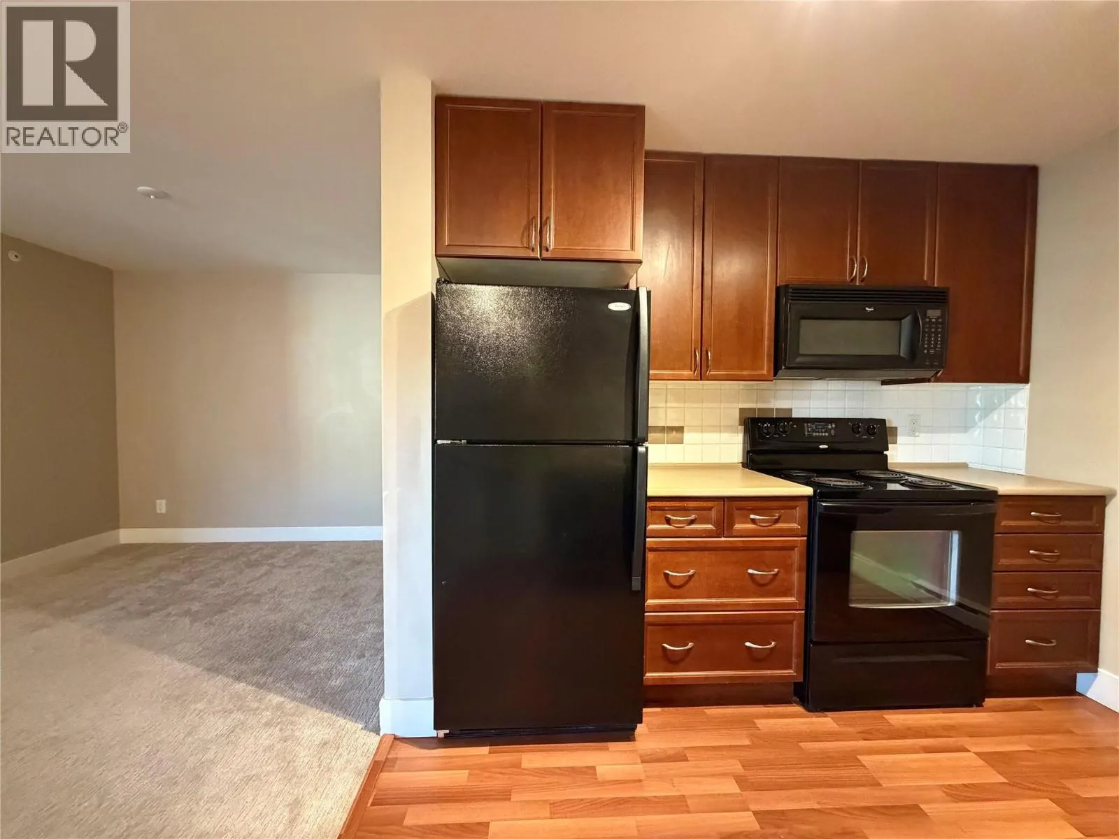 246 Hastings Avenue Unit# 402