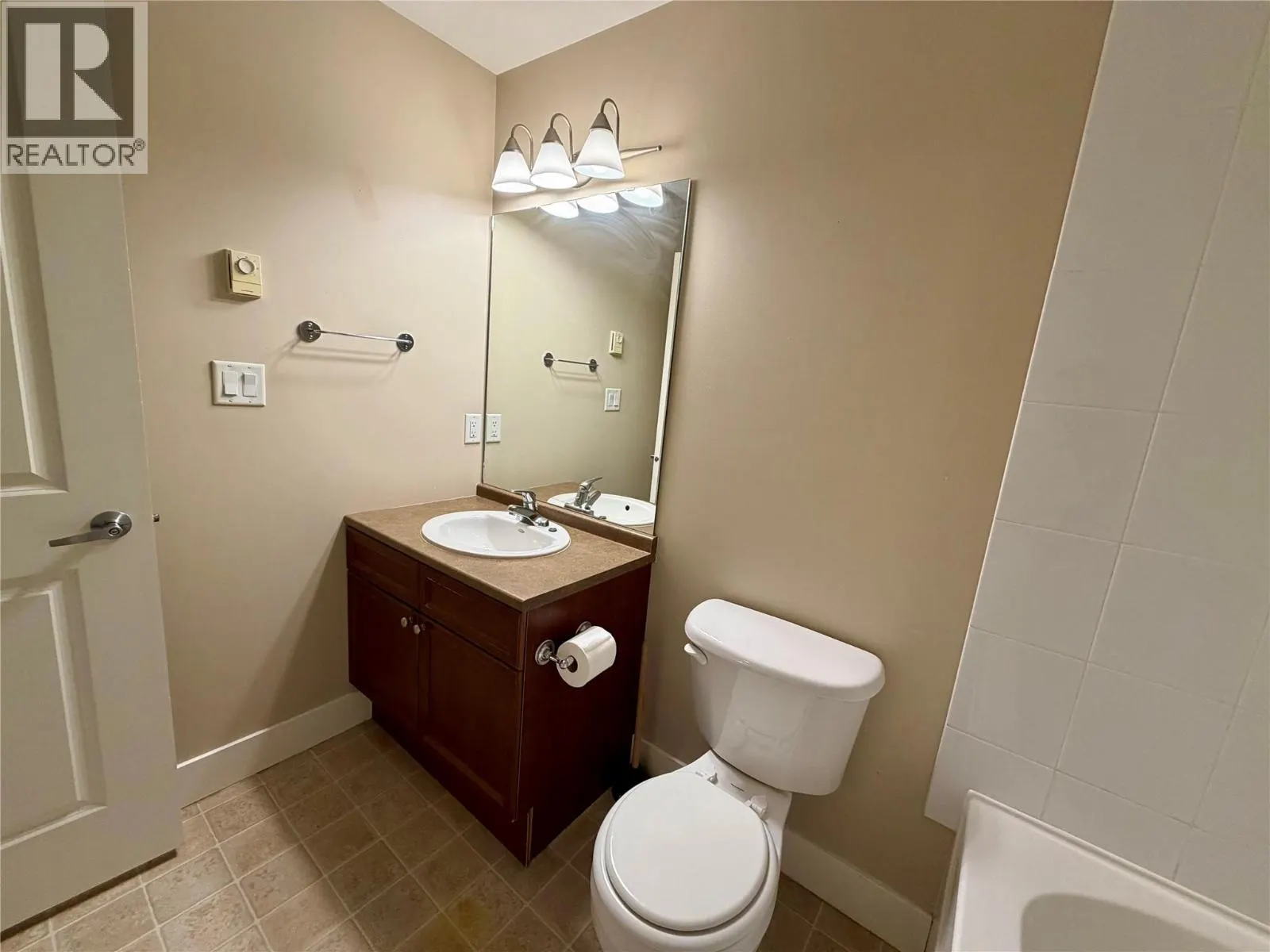 246 Hastings Avenue Unit# 402