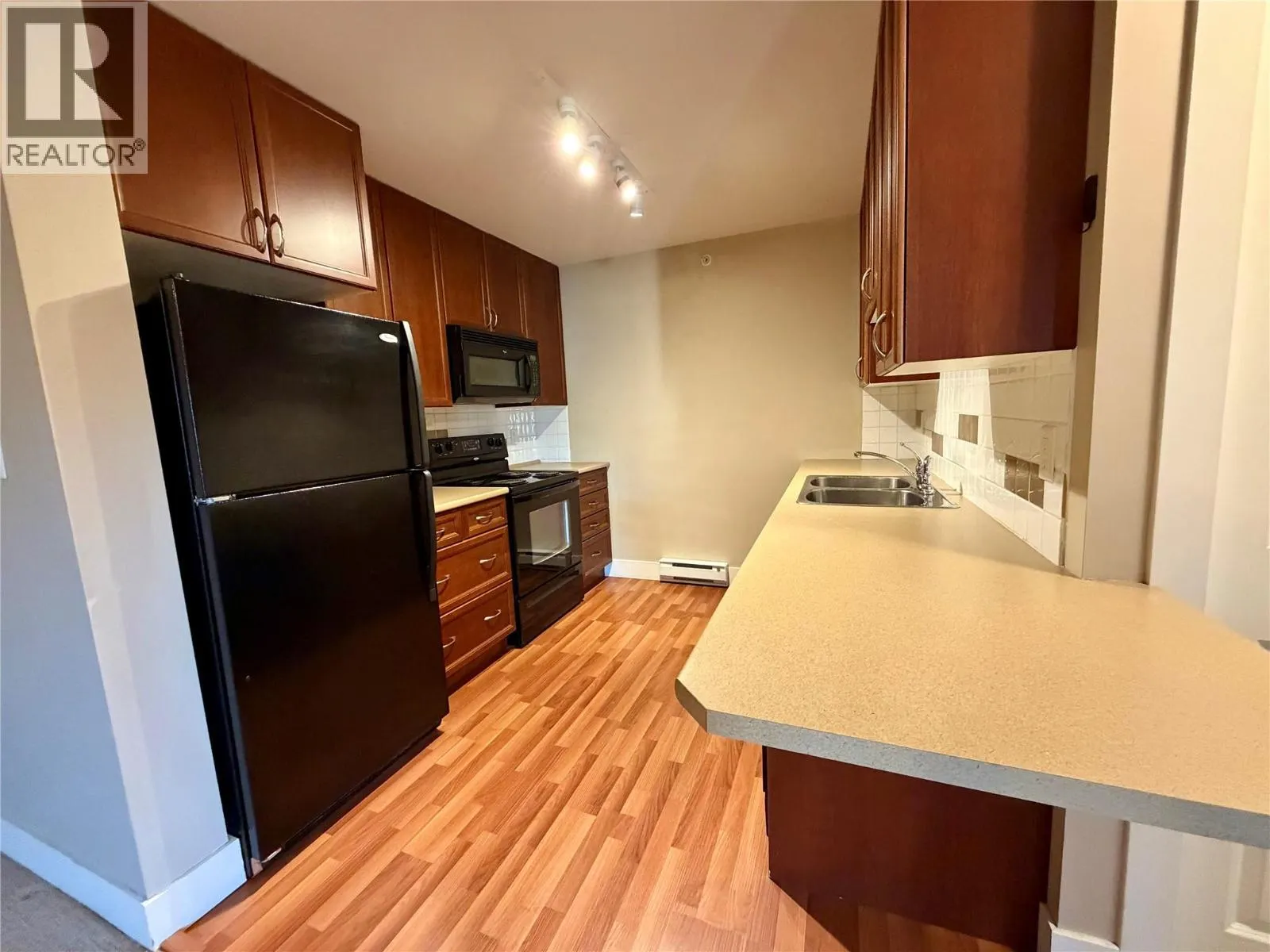 246 Hastings Avenue Unit# 402