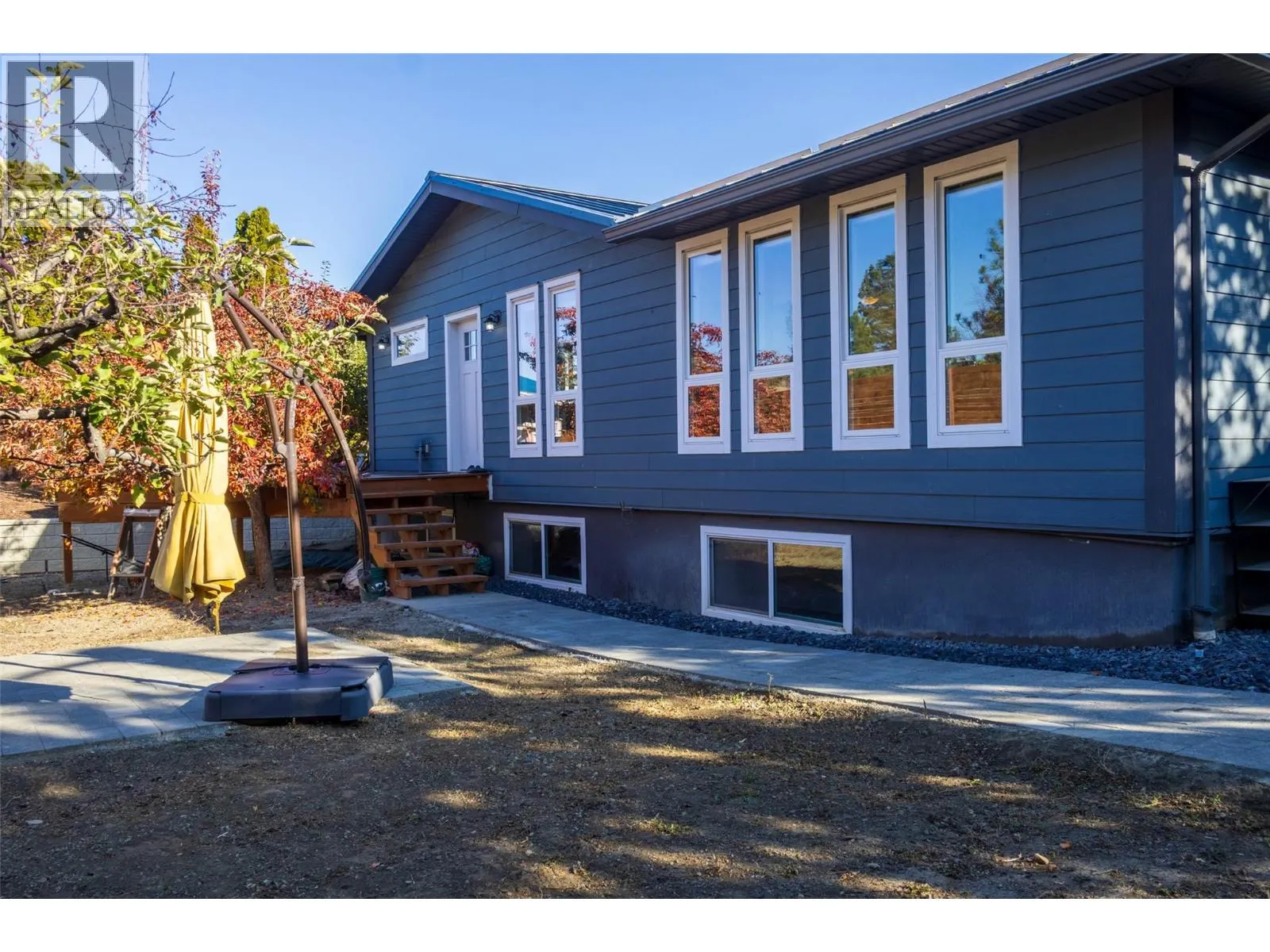 325 Whiteshield Crescent