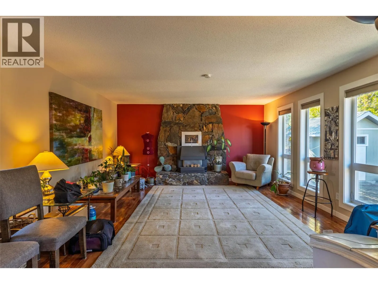 325 Whiteshield Crescent