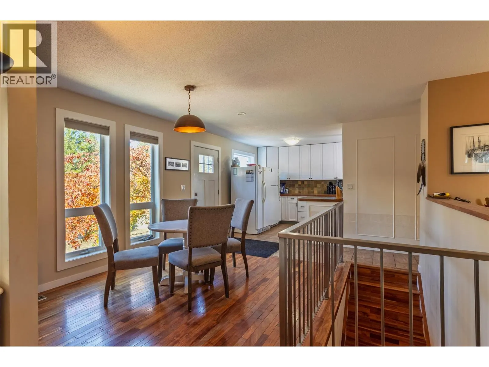 325 Whiteshield Crescent