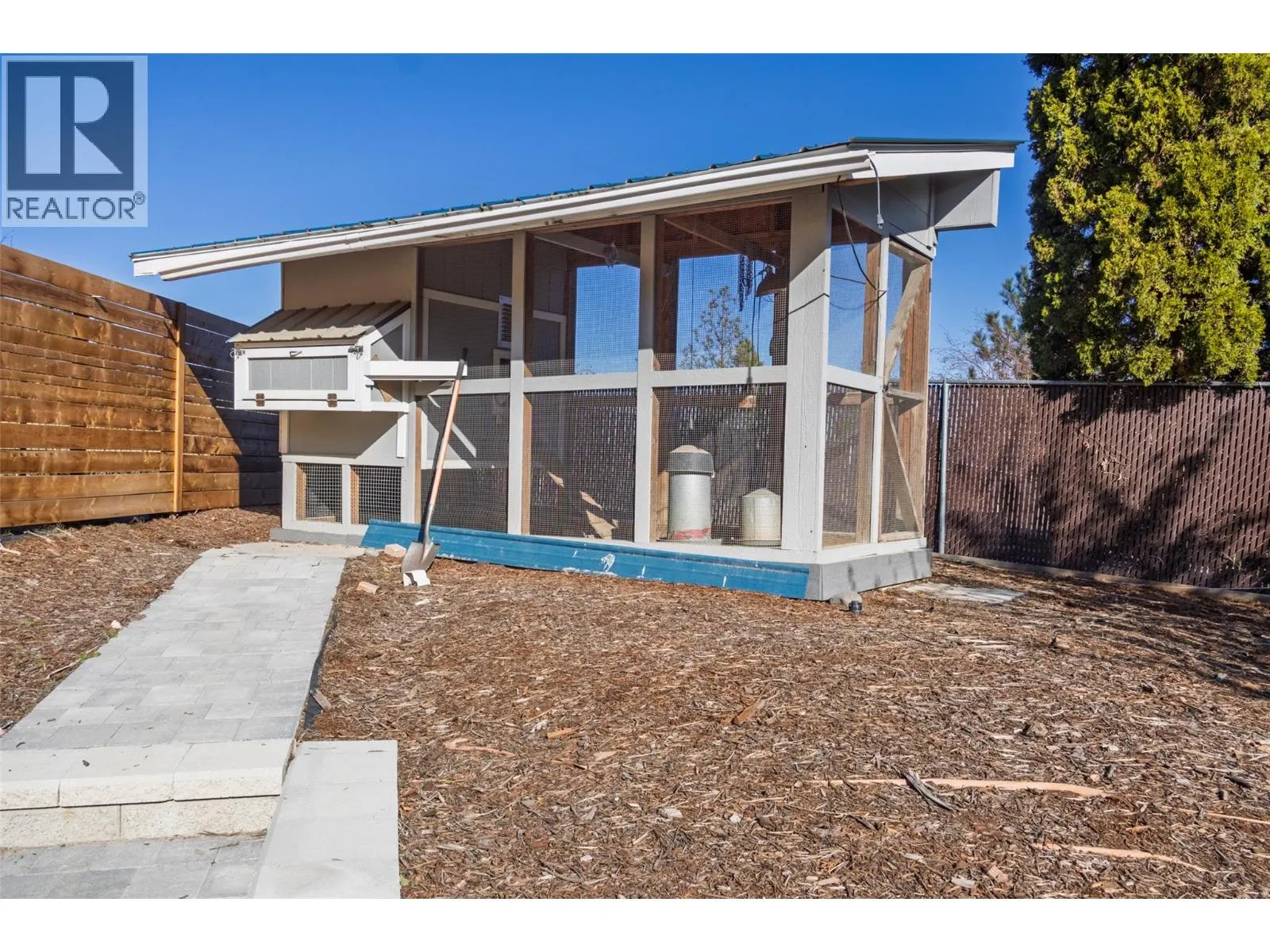 325 Whiteshield Crescent