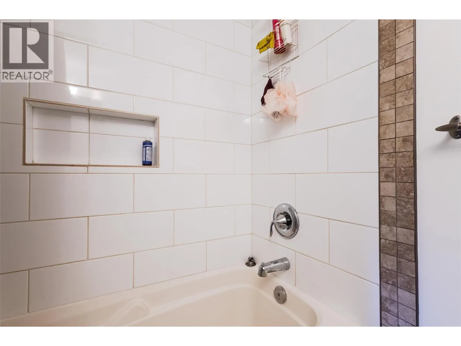 325 Whiteshield Crescent