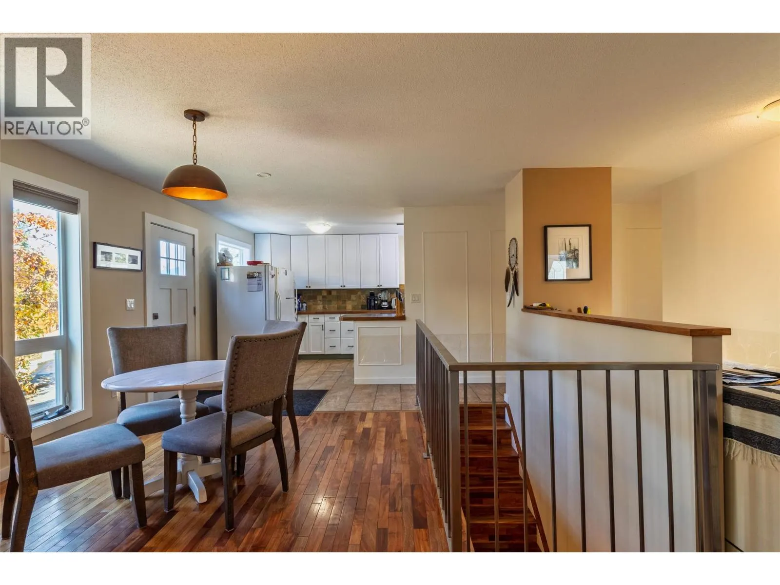 325 Whiteshield Crescent