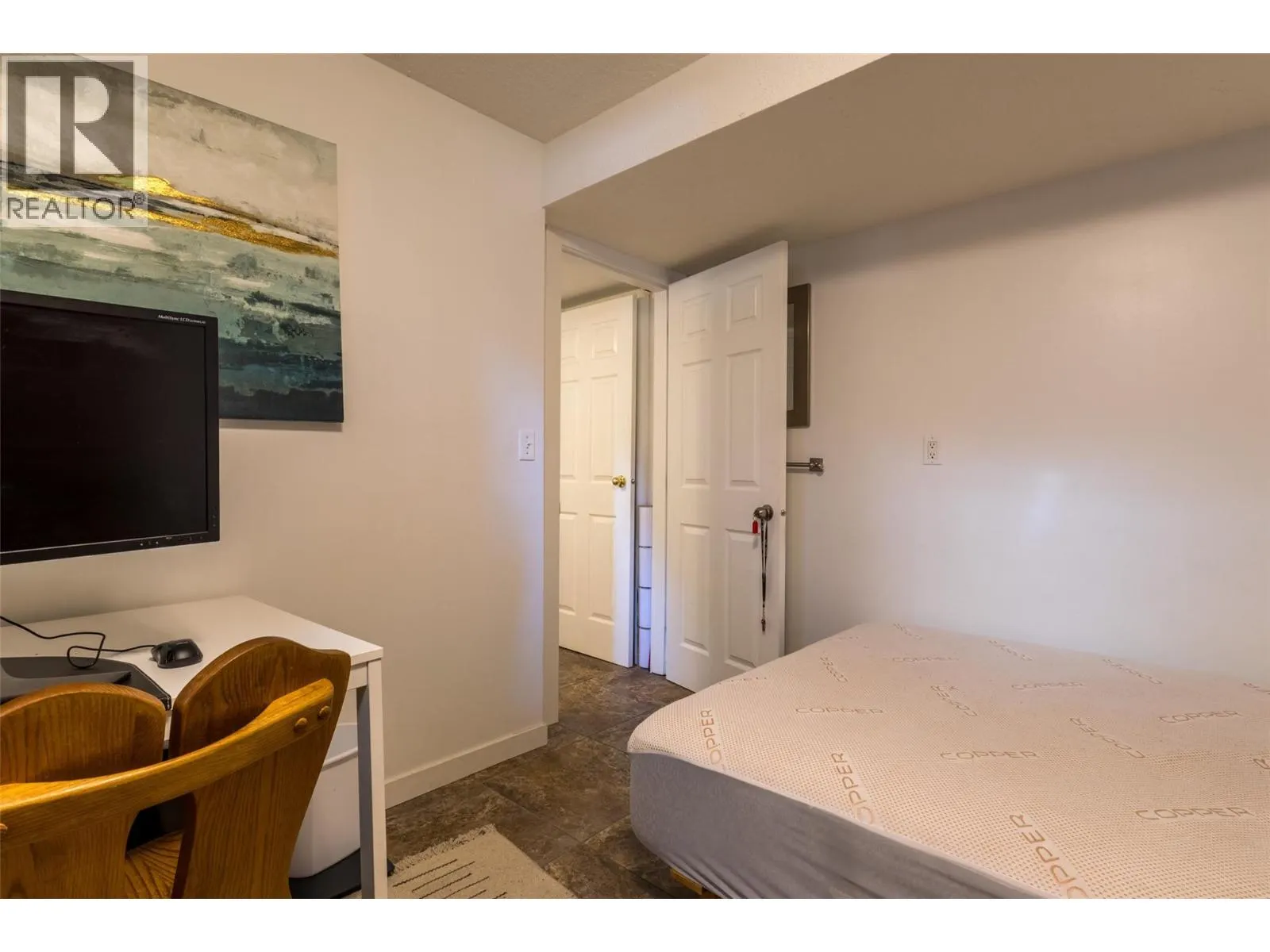 325 Whiteshield Crescent