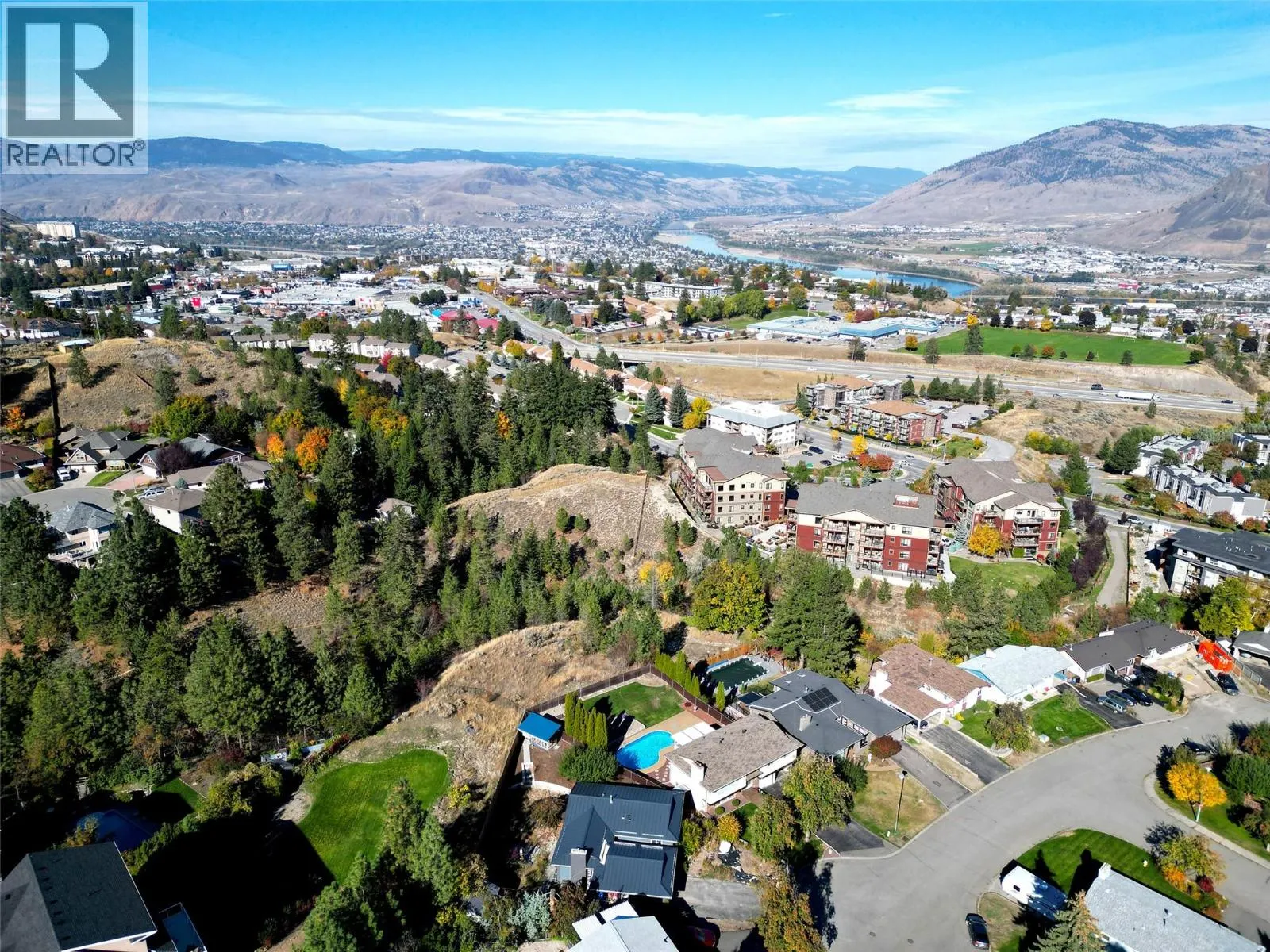 325 Whiteshield Crescent