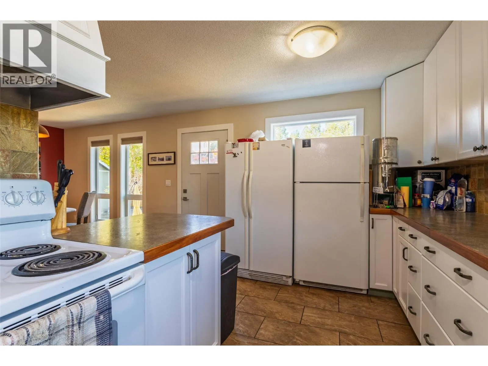 325 Whiteshield Crescent
