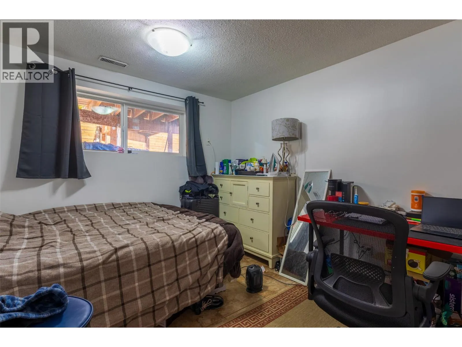 325 Whiteshield Crescent