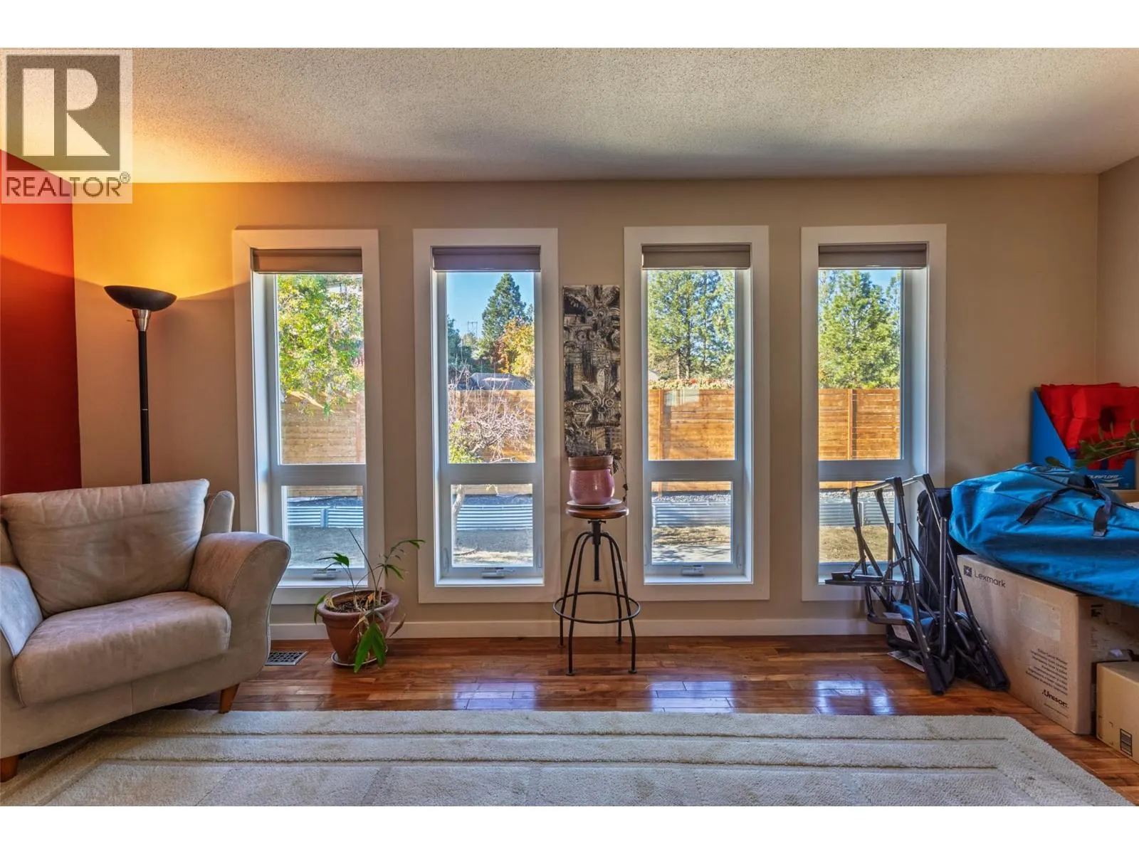 325 Whiteshield Crescent