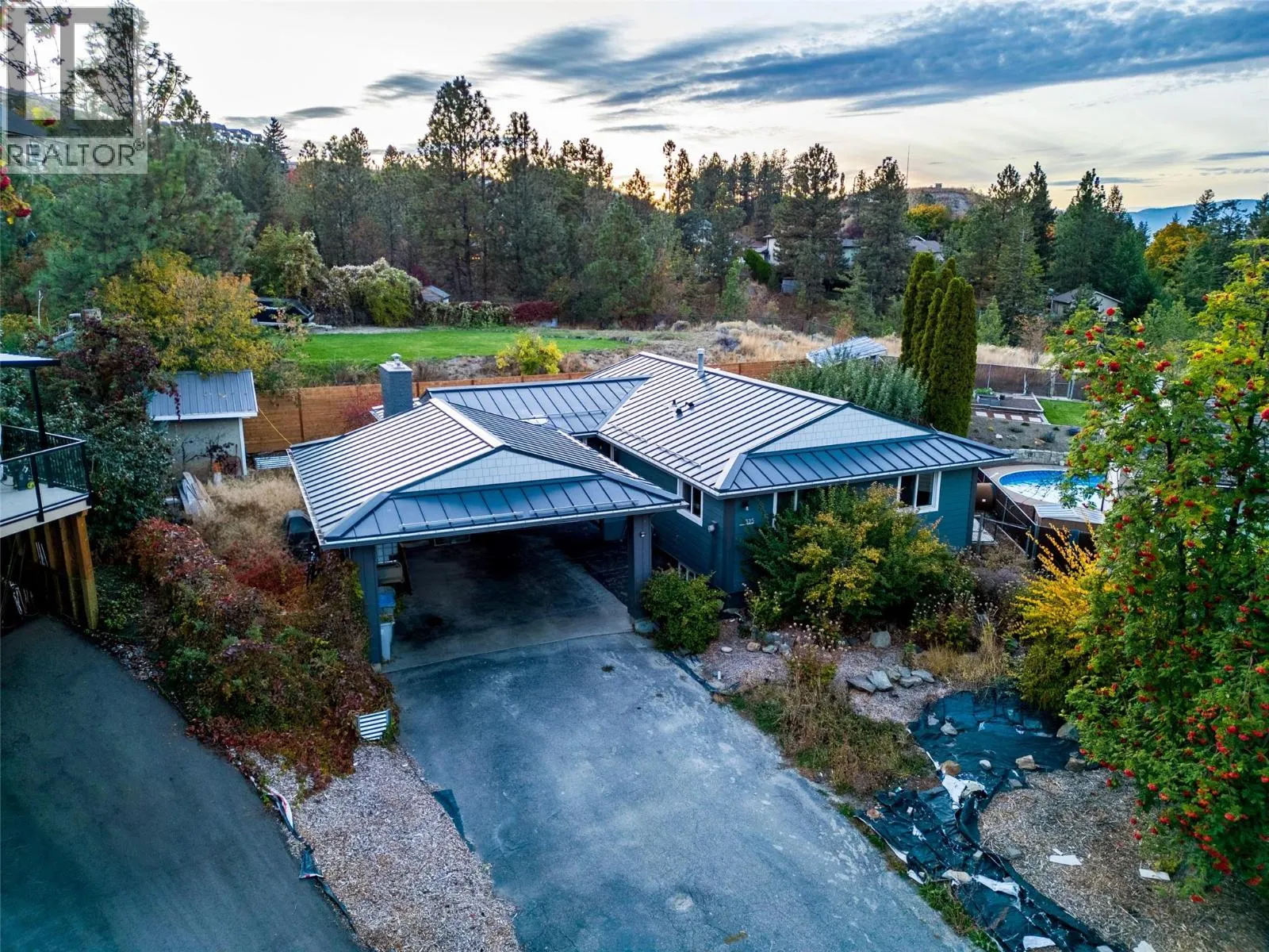 325 Whiteshield Crescent