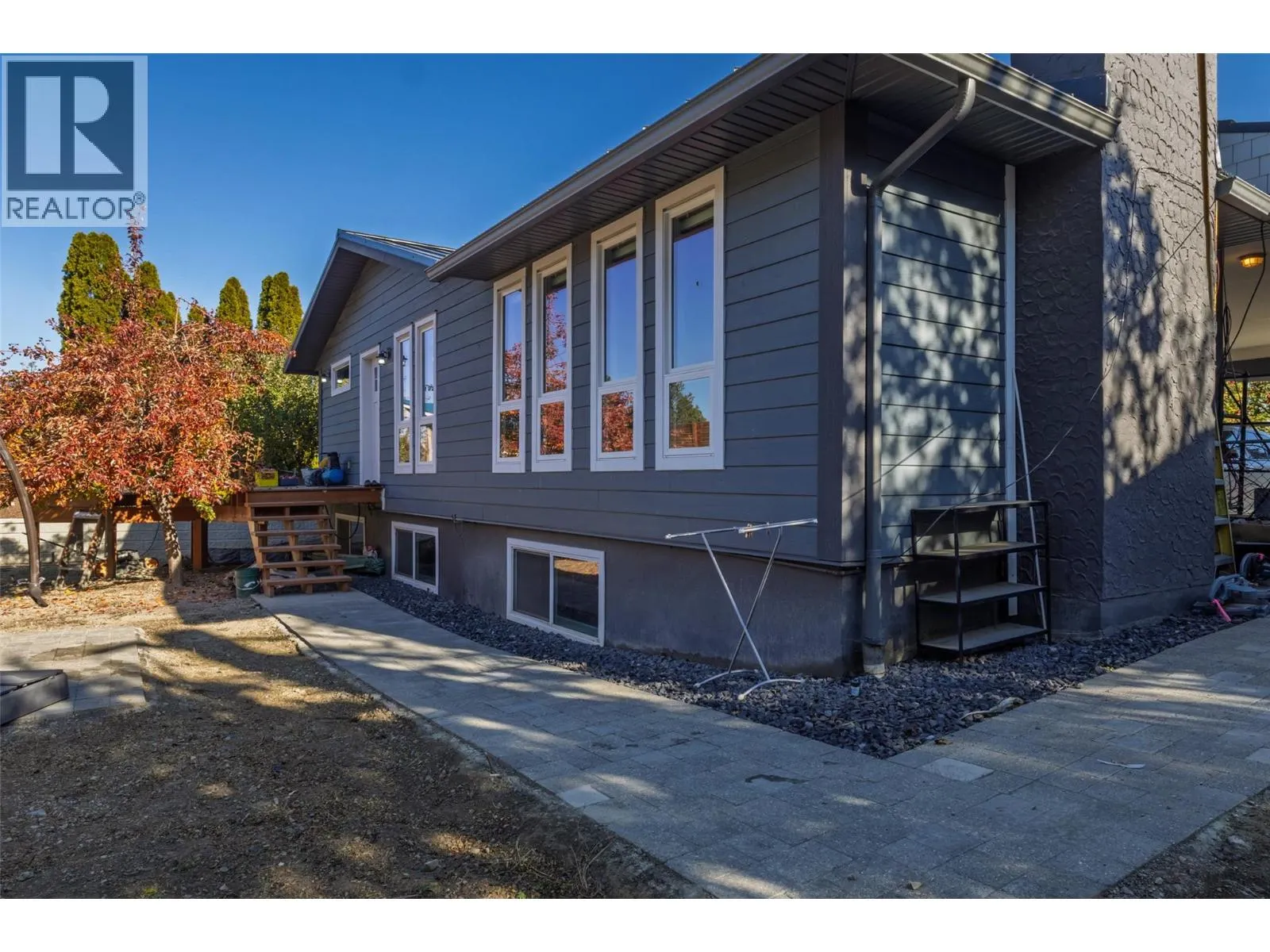 325 Whiteshield Crescent