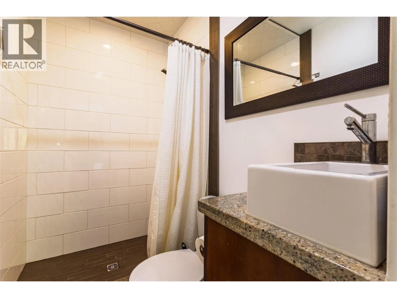 325 Whiteshield Crescent