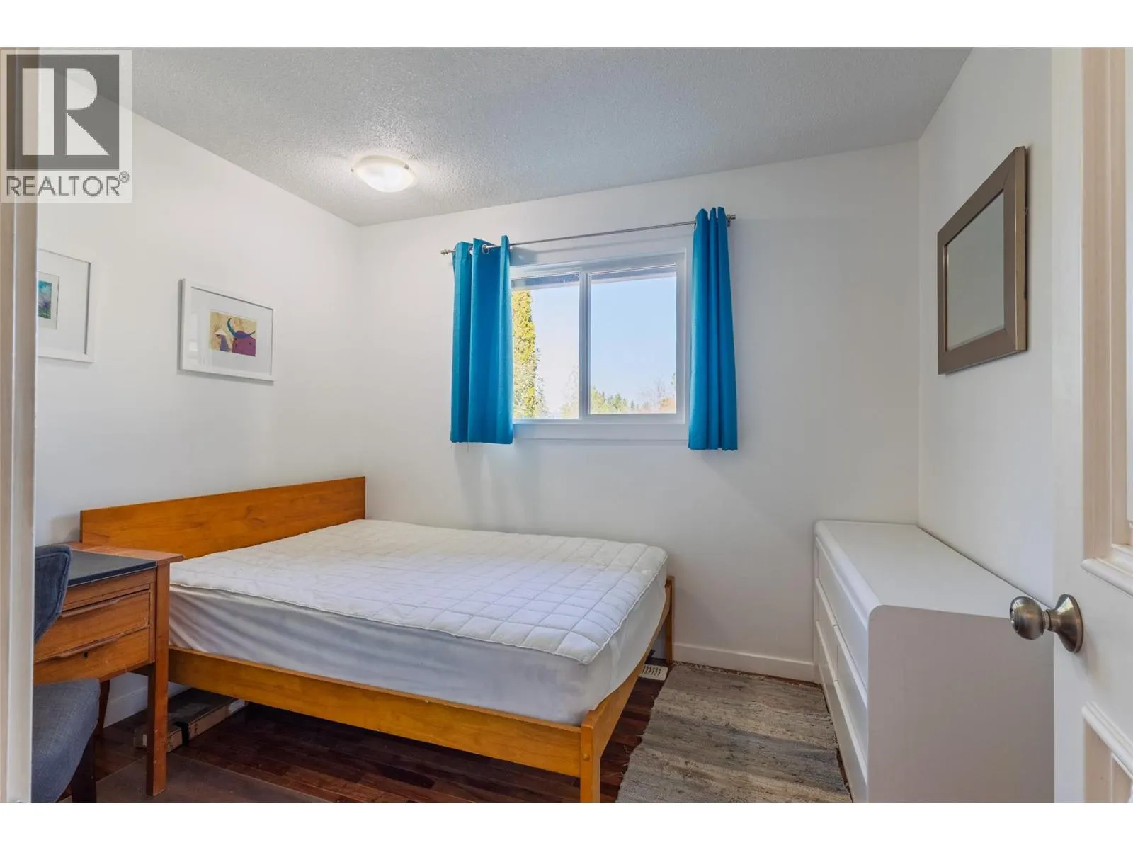 325 Whiteshield Crescent