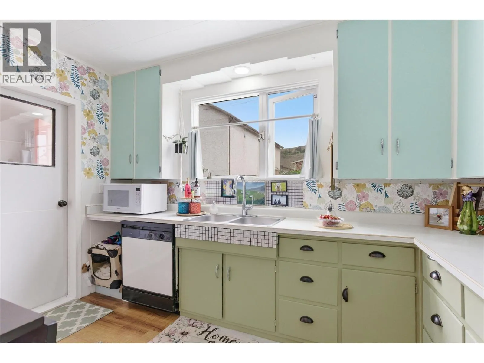 352 5TH Street