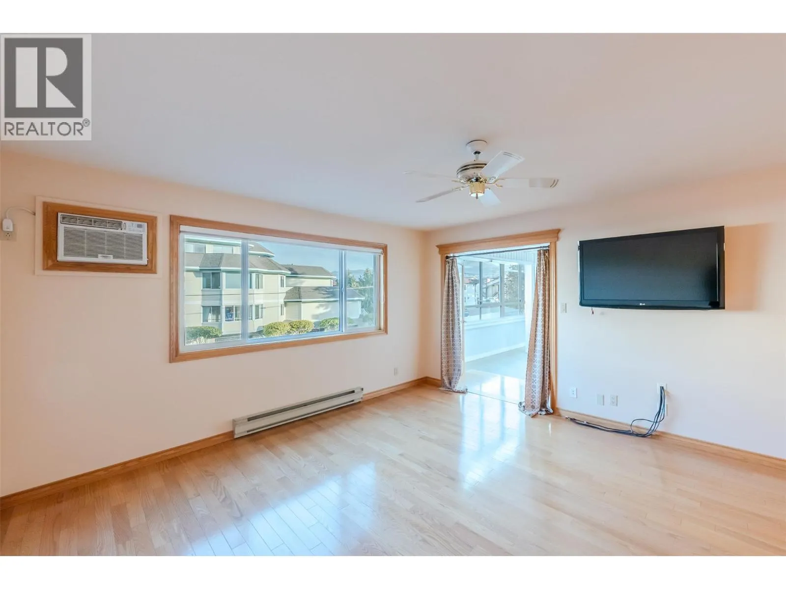 195 Warren Avenue W Unit# 204