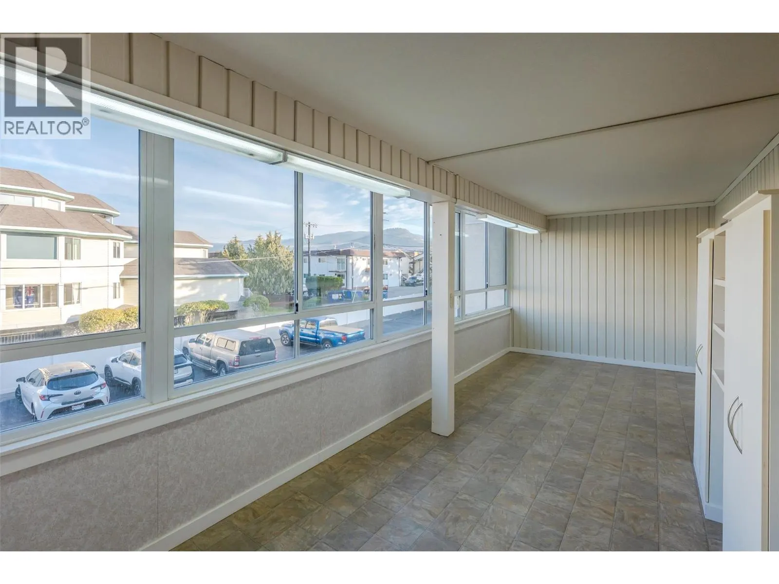 195 Warren Avenue W Unit# 204