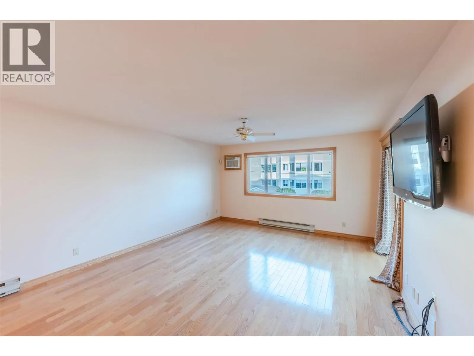 195 Warren Avenue W Unit# 204