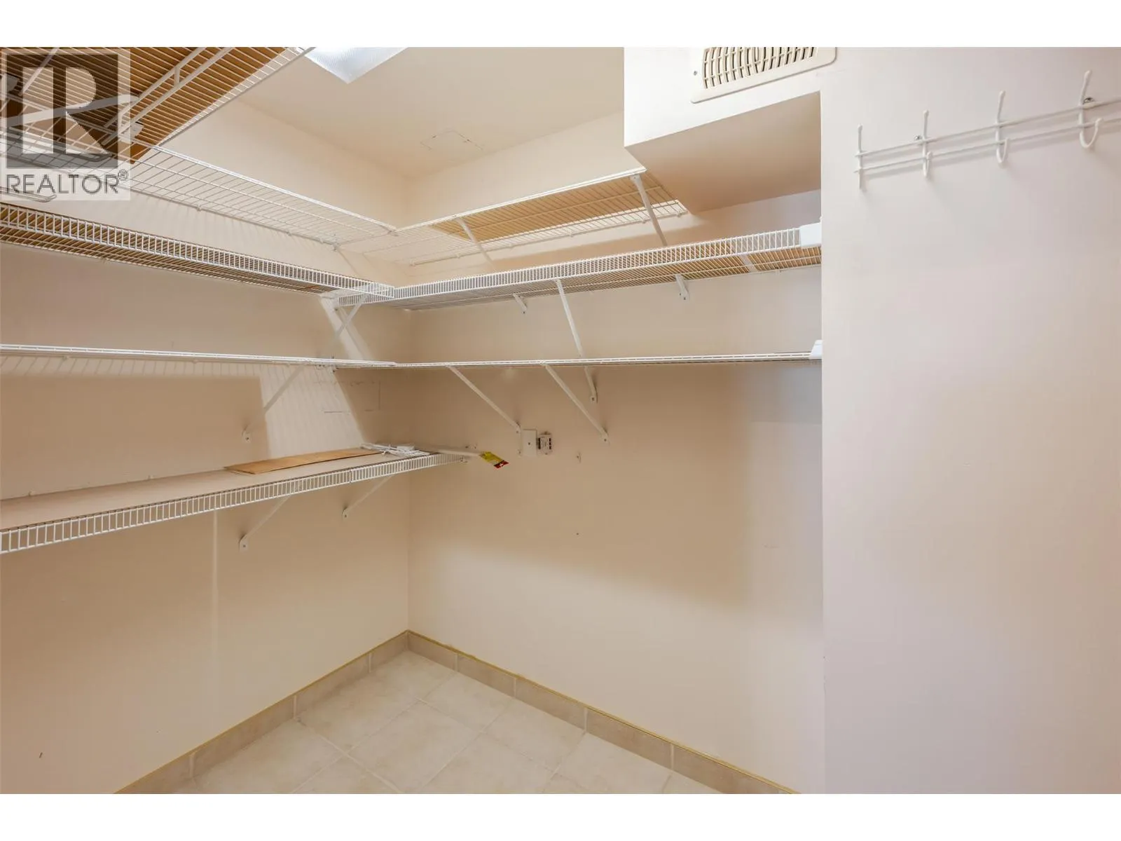195 Warren Avenue W Unit# 204