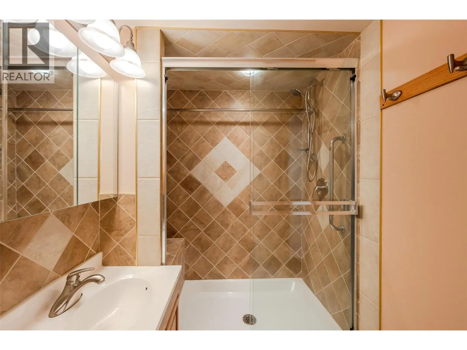 195 Warren Avenue W Unit# 204