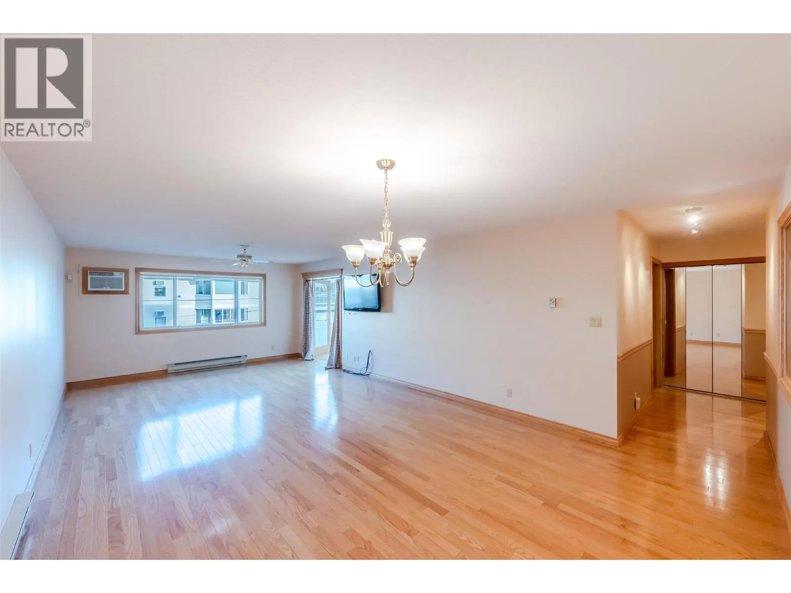195 Warren Avenue W Unit# 204