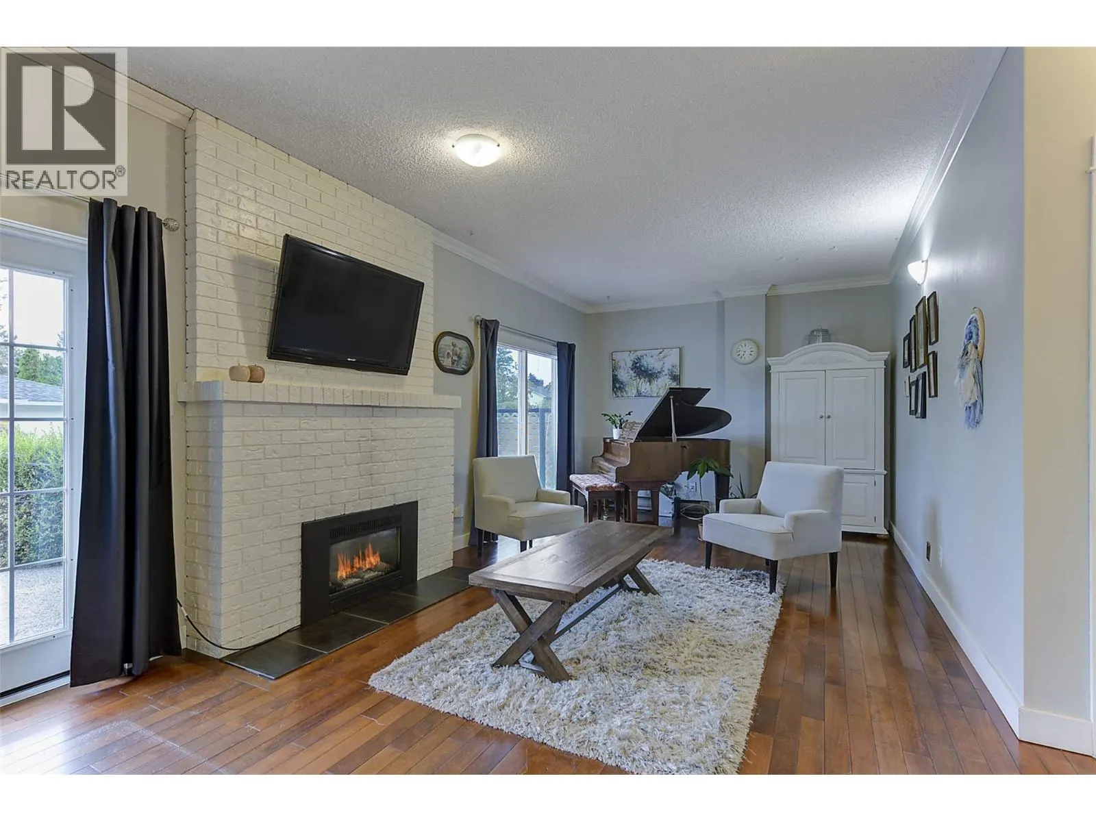 1859-1861 Mountain Avenue