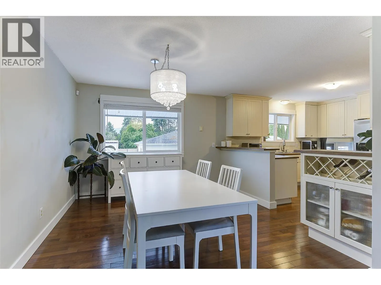 1859-1861 Mountain Avenue