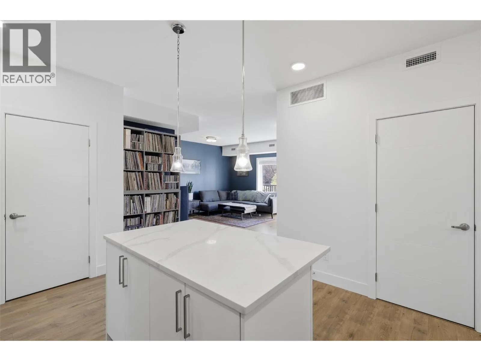 2046 ROBSON Place Unit# 405