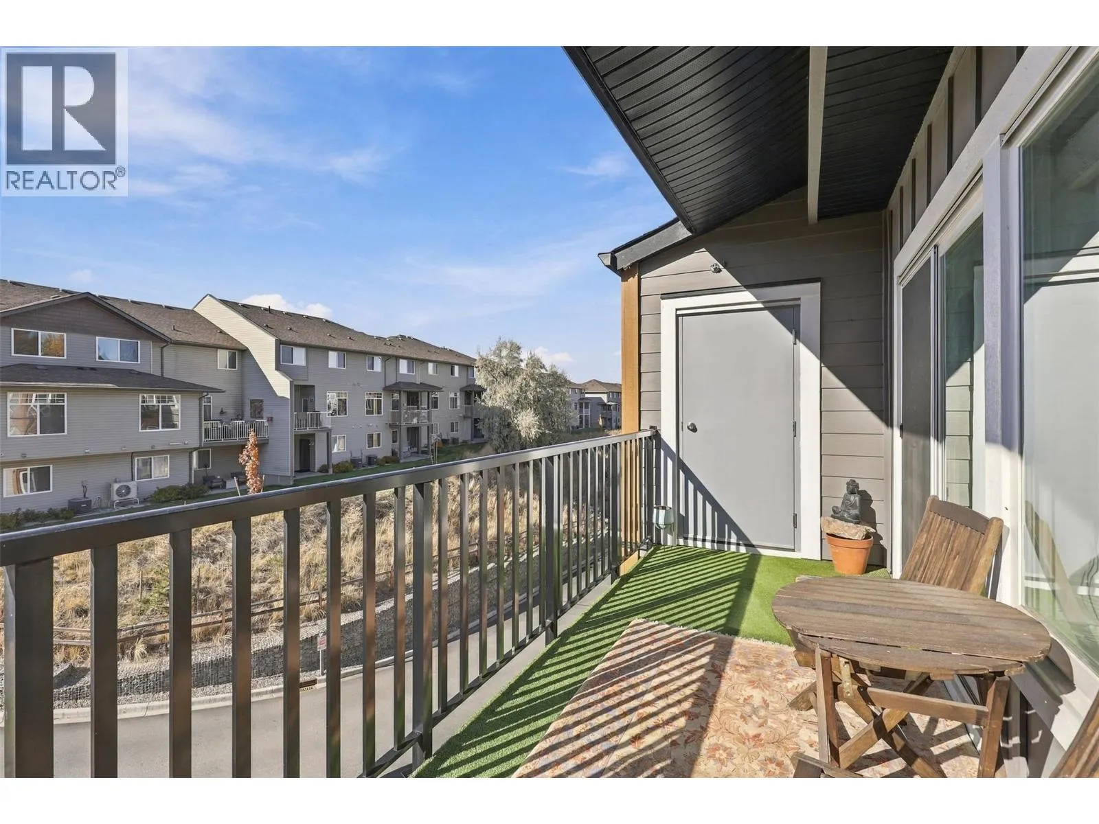 2046 ROBSON Place Unit# 405