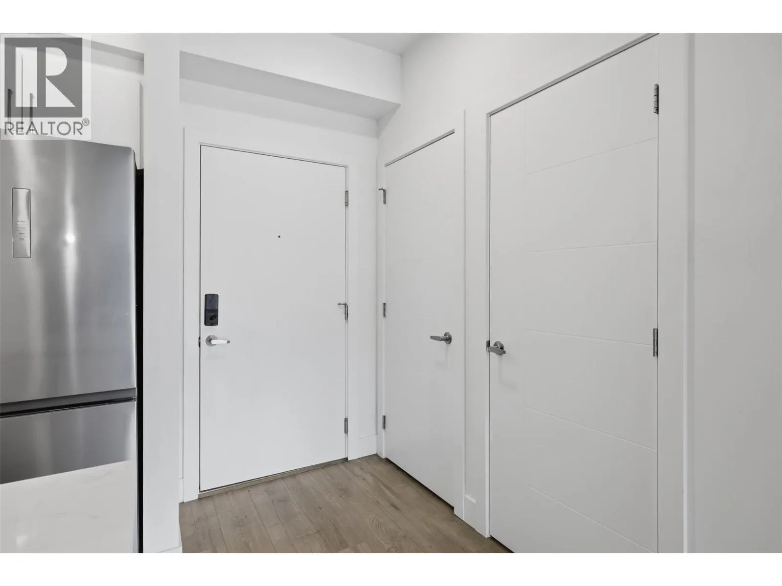 2046 ROBSON Place Unit# 405