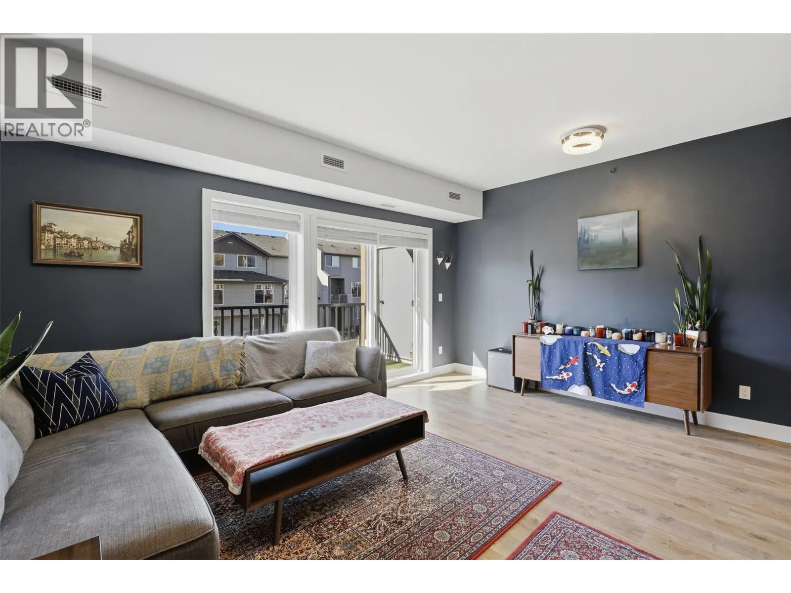 2046 ROBSON Place Unit# 405