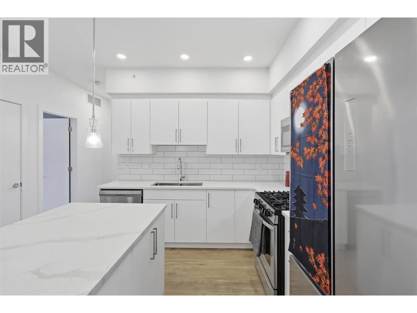 2046 ROBSON Place Unit# 405