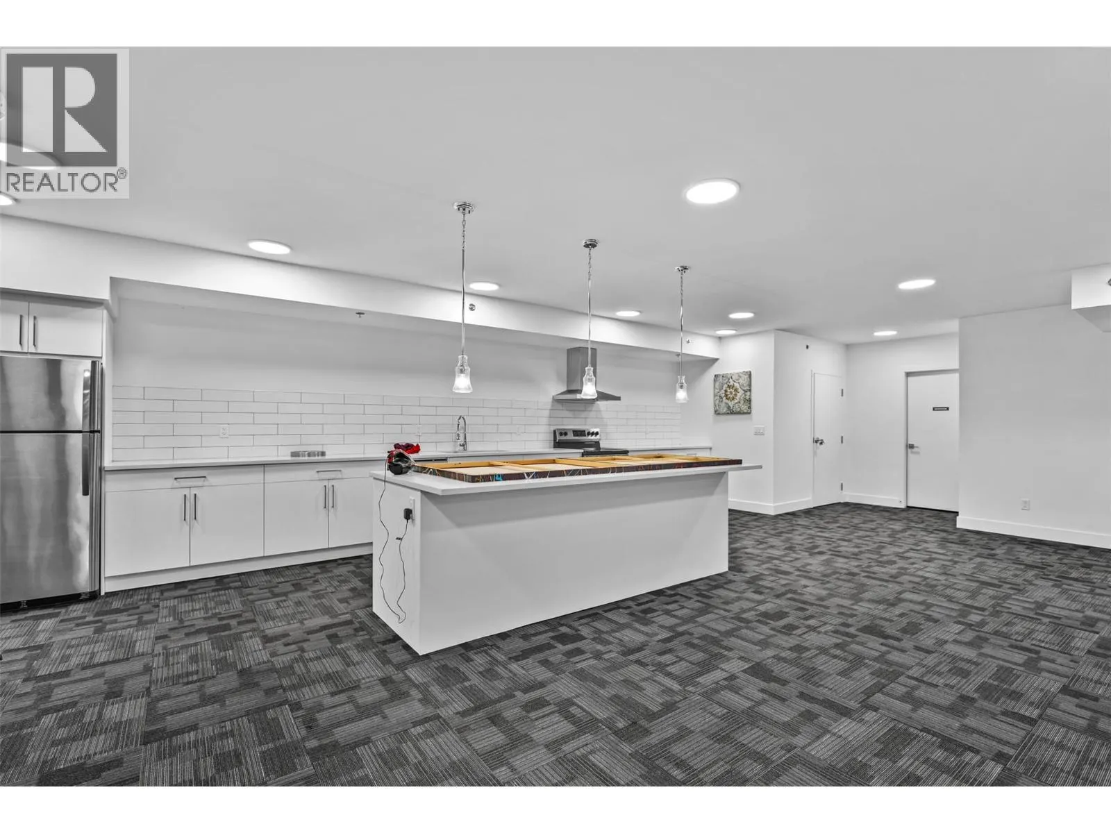 2046 ROBSON Place Unit# 405