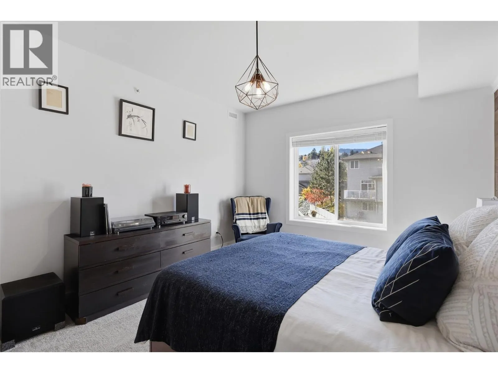 2046 ROBSON Place Unit# 405
