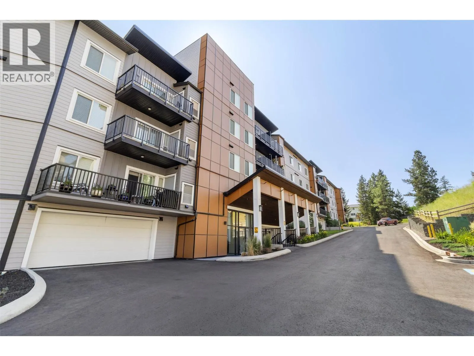 2046 ROBSON Place Unit# 405