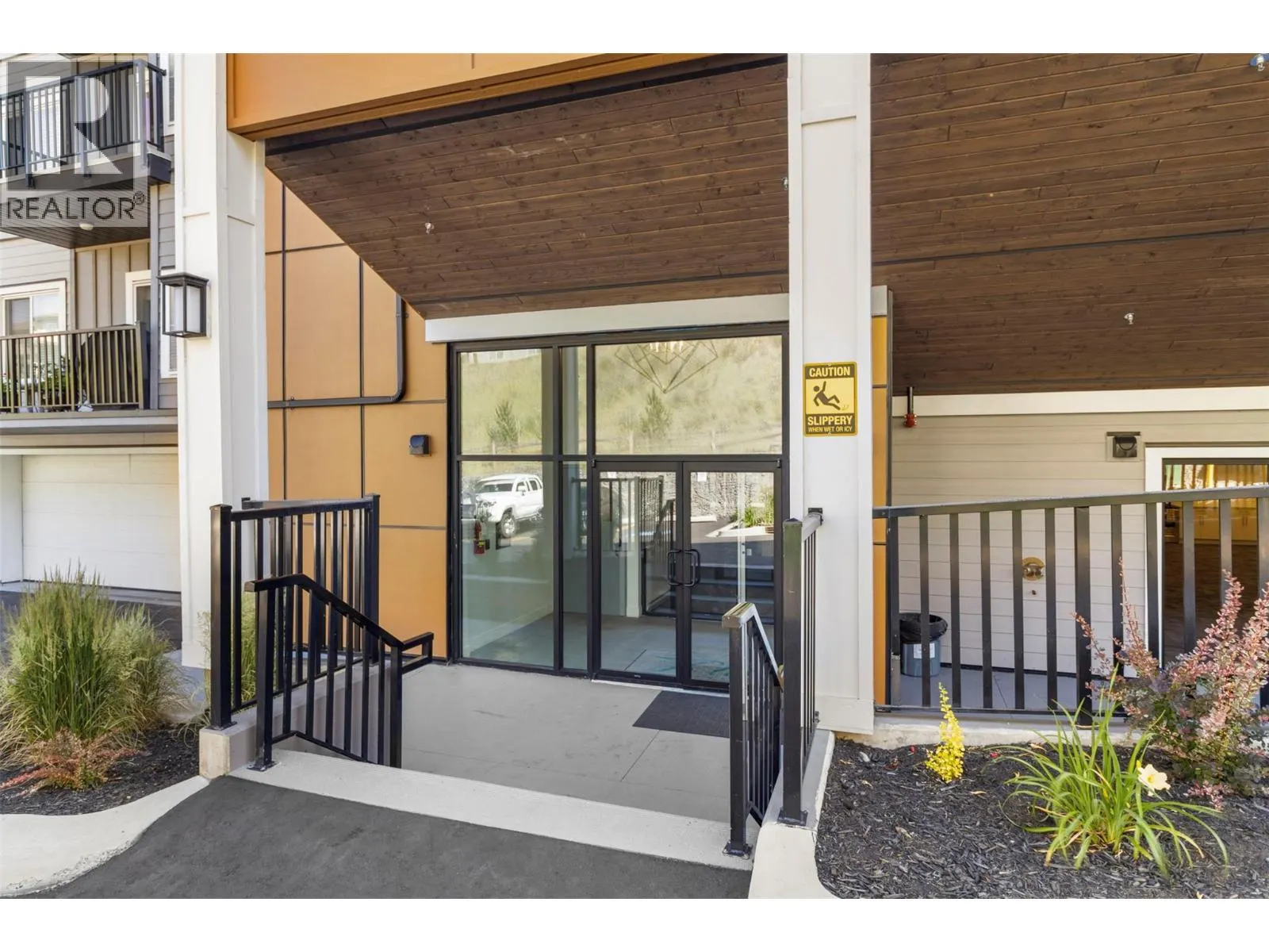 2046 ROBSON Place Unit# 405