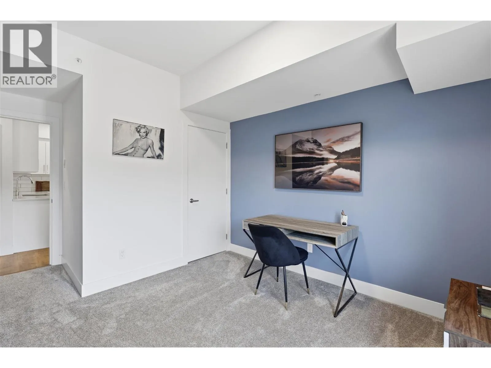 2046 ROBSON Place Unit# 405