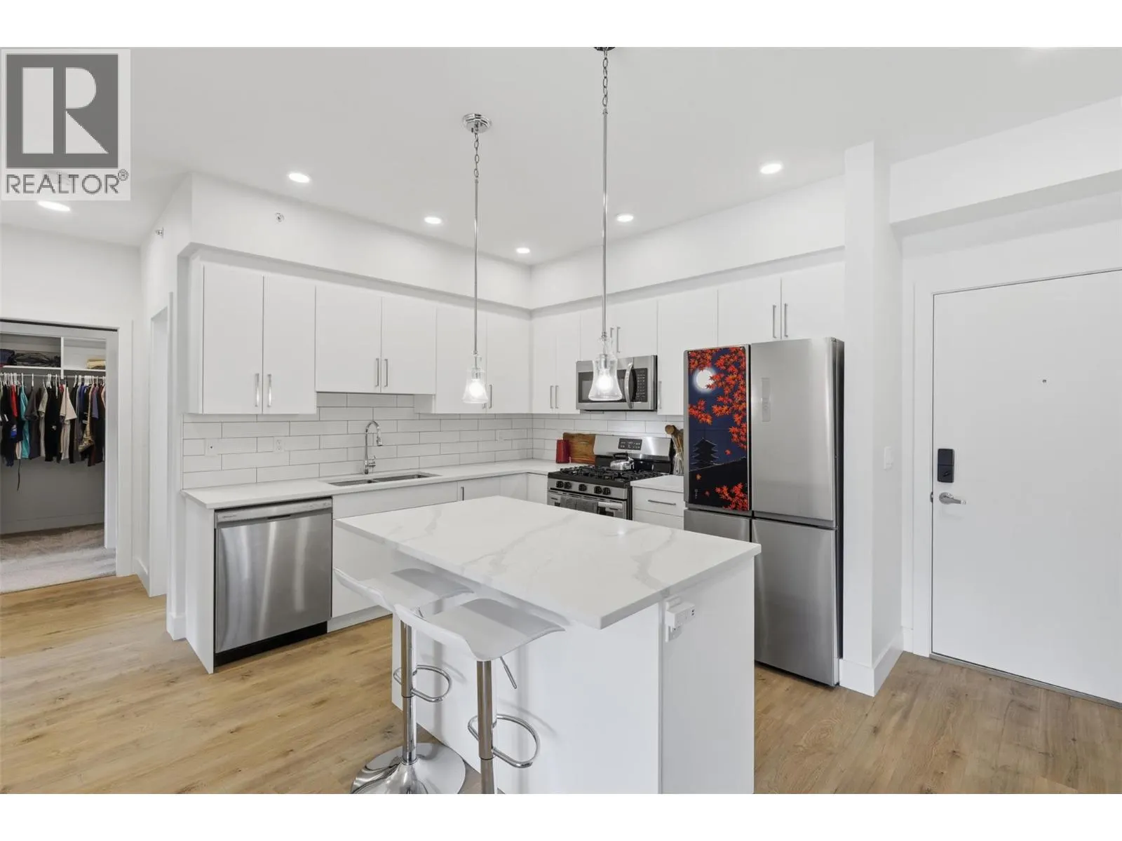 2046 ROBSON Place Unit# 405