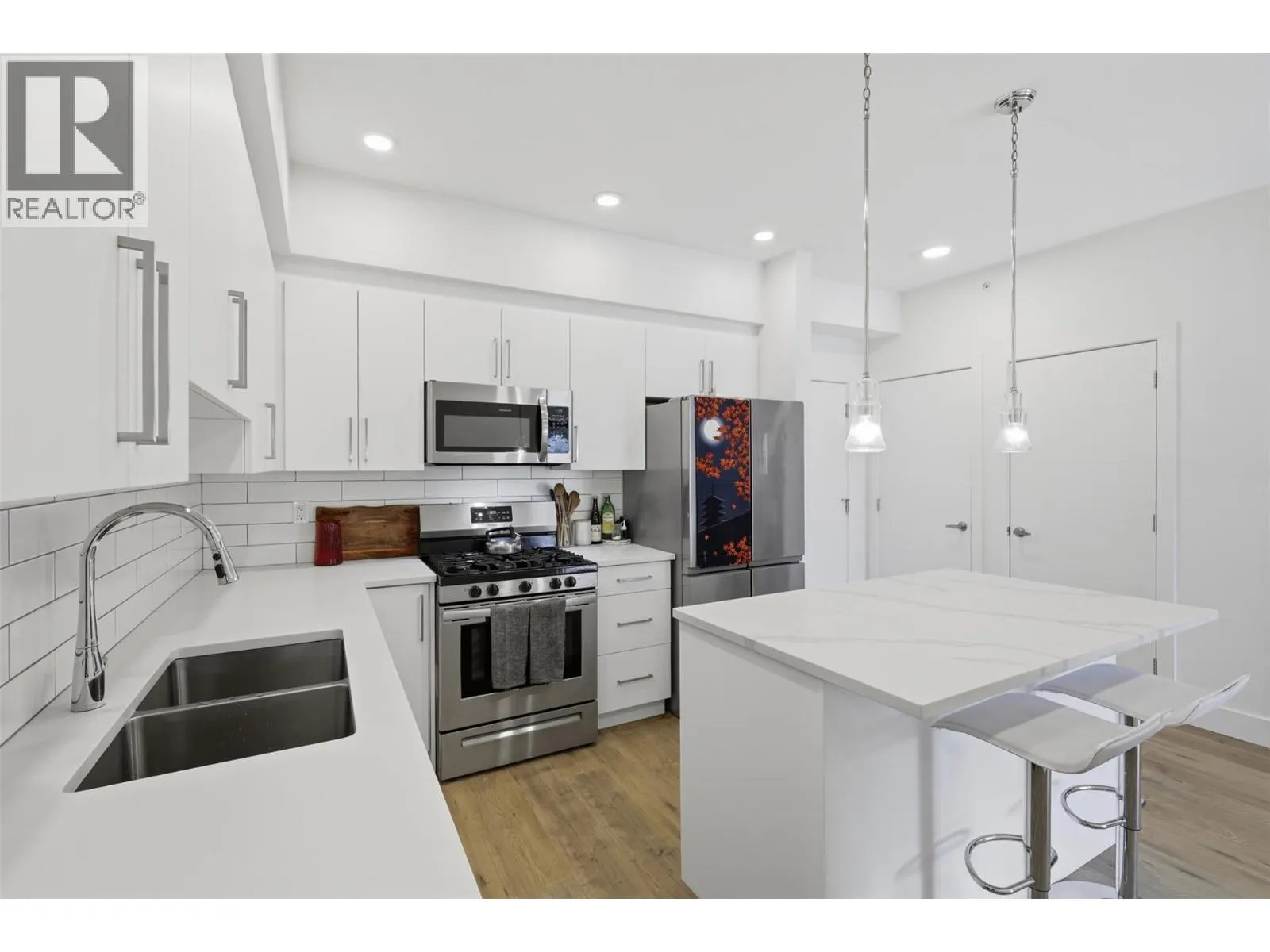 2046 ROBSON Place Unit# 405