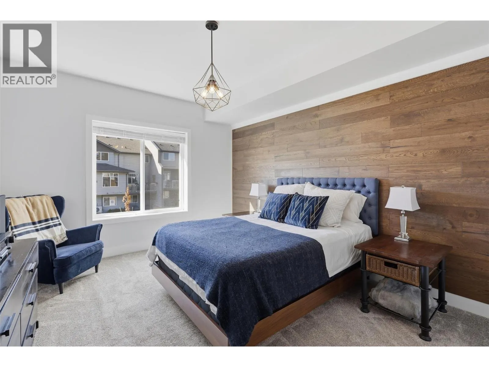 2046 ROBSON Place Unit# 405